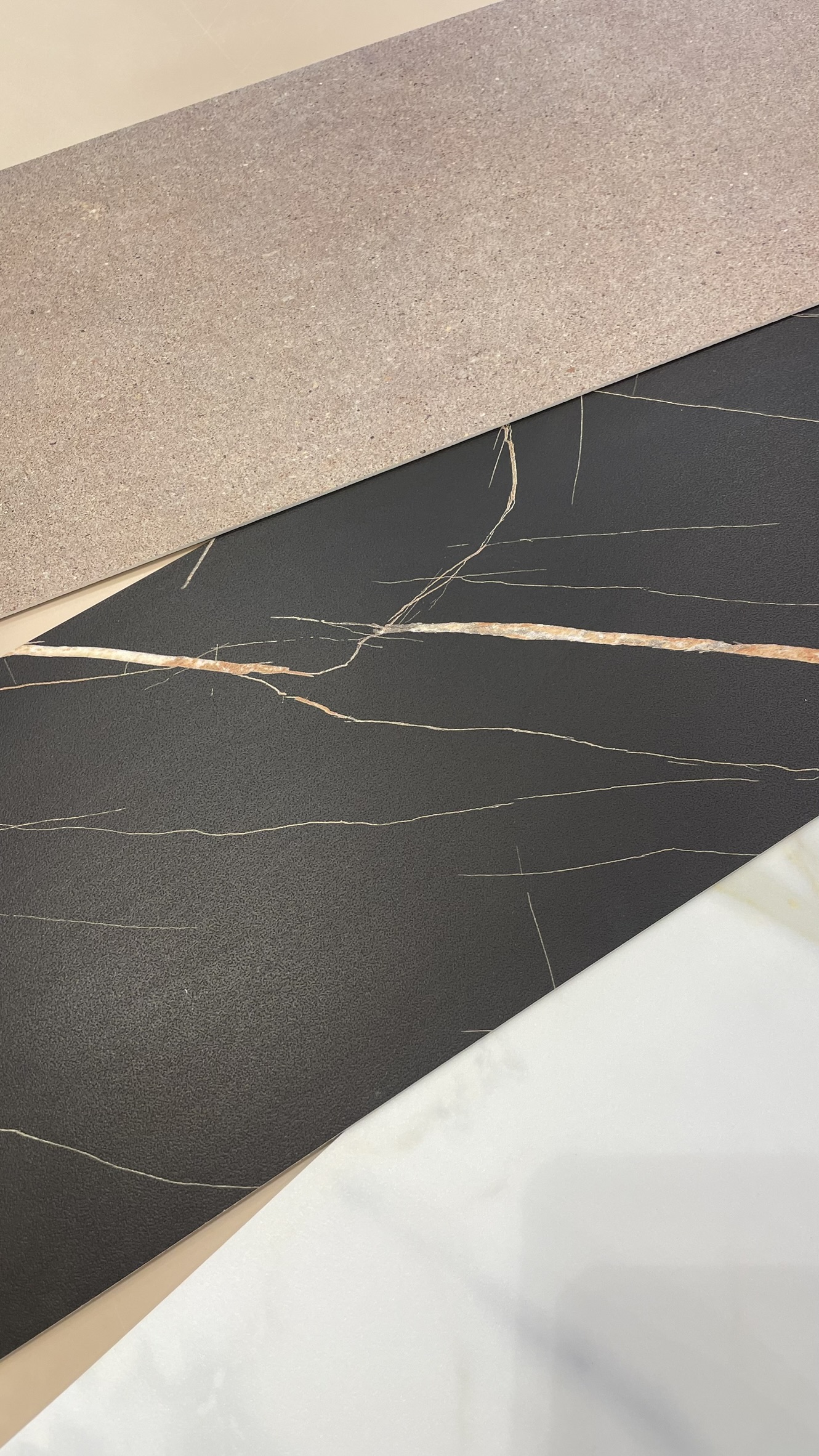 Piso vinílico autoral com textura inovadora